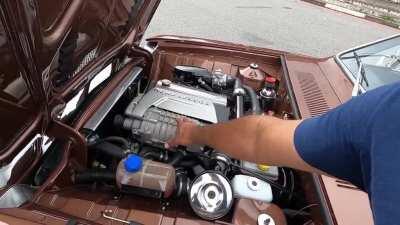 Corcel com motor Kompressor da Mercedes - mas esse nem faz muita diferença na lista de destaques dessa obra-prima do tuning tupiniquim