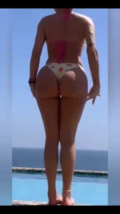 That ass deserved a closer inspection....