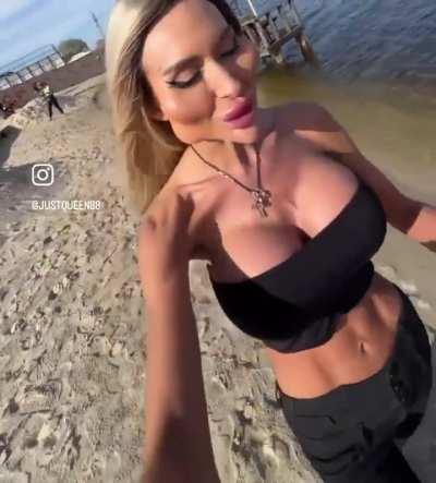 QUEEN 👑 Katie walking down Bulgewater beach on her way to Katify 💋 Tits Whoretune
