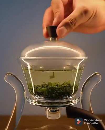 This glass teapot with a magnet inside