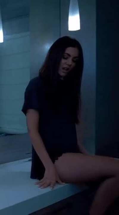 I Don't think she Cares