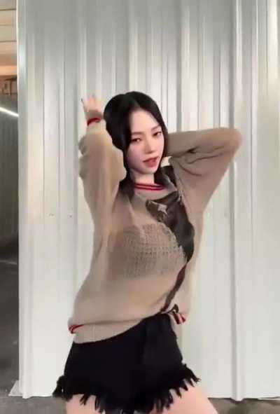 karina using her power to hypnotize all of us 