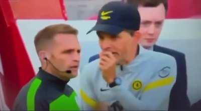 Tuchel reclamando com a arbitragem