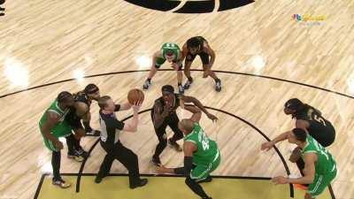 [Highlight] The jump ball between the Celtics and the raptors turn into another jump ball at the end of the 4th quarter