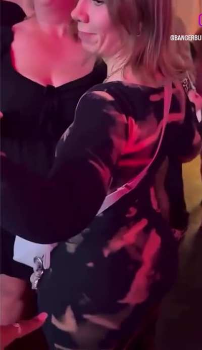 Who’s auntie is this? I’m tryna smash 💥