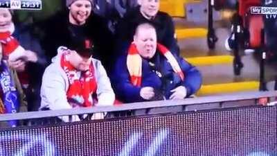 ... don’t fink I’ll help this lad... *click*