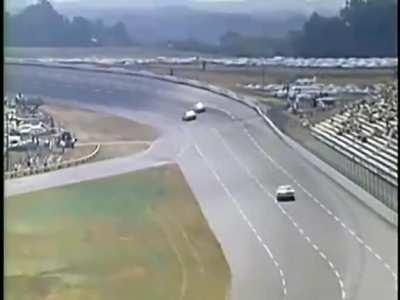 Тот самый Кинг из тачек ( Plymouth Superbird 1970 года номер 43 под управлением Ричарда Петти)