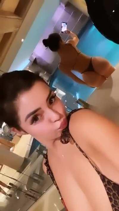 Demi is AWESOME (Her Pack⬇️)