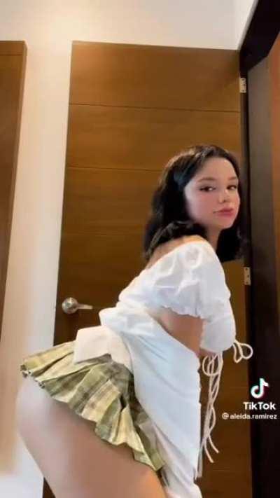 Cheeky 😏 [@aleida.ramirez]