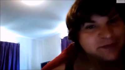 Very strong thick tranny with big muscular calves.