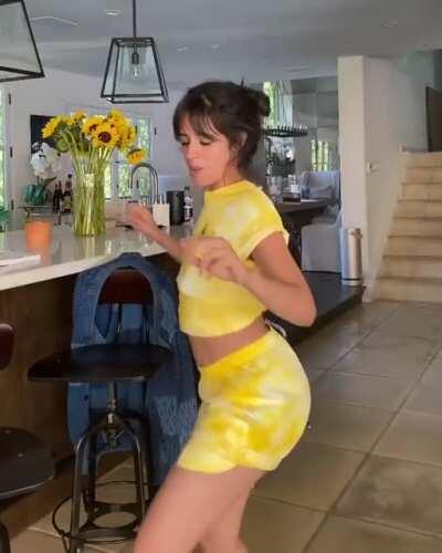 Camila Cabello shakin dat booty