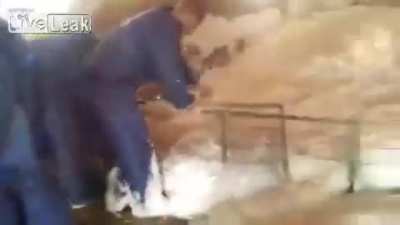 Salgini kontrol altina almak amacli kumes hayvanlarina köpük verilerek yapilan toplu itlaf