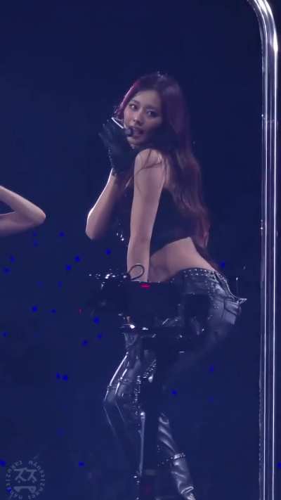 251122 Stunning Tzuyu Solo