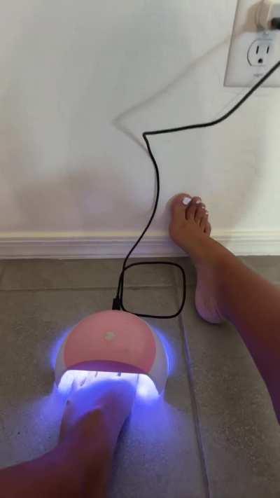 who likes the white toes😘