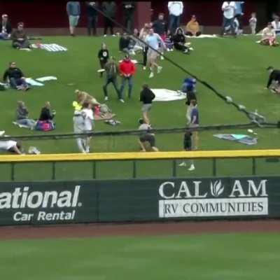 [Highlight] [Highlight] Julio Rodriguez (1) and Jarred Kelenic (3) go back-to-back for the first time!