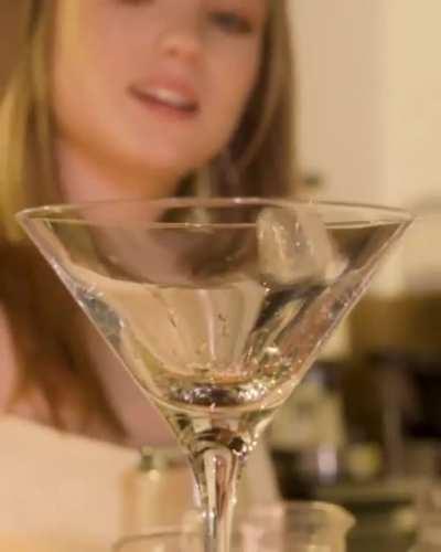 Promo Video für ihr neues Parfum „Play“ Teil 2.... Instagram 22.03.21 Beautxparfum Account