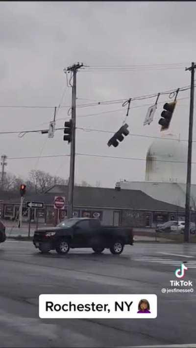 Traffic light blows off, falls to the ground obliterated in Rochester