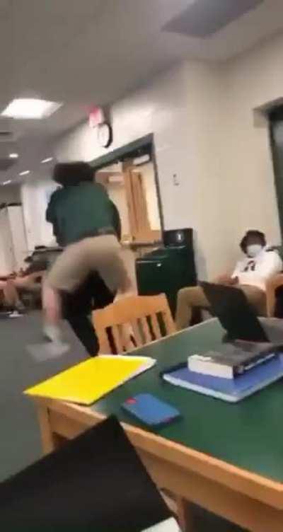 I just seen this video from my high school these niggas wallin