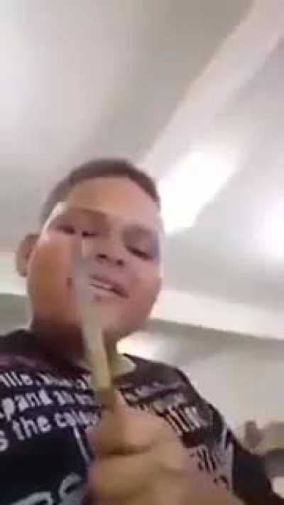 Juninho 123 fica puto após adm falar que comeu a web-namorada dele