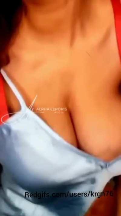 Anveshi jain nipslip