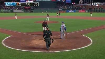 [Highlight] Ump tells camera operator to turn their light off.