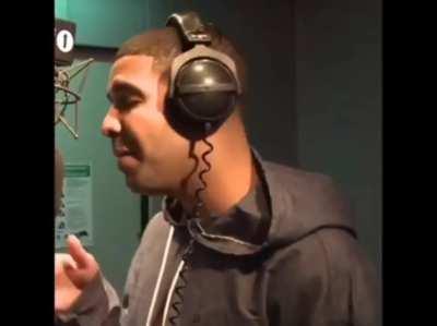 Aw hell nah first Kanye says that he is a nazi, but now this?!! 😭😭