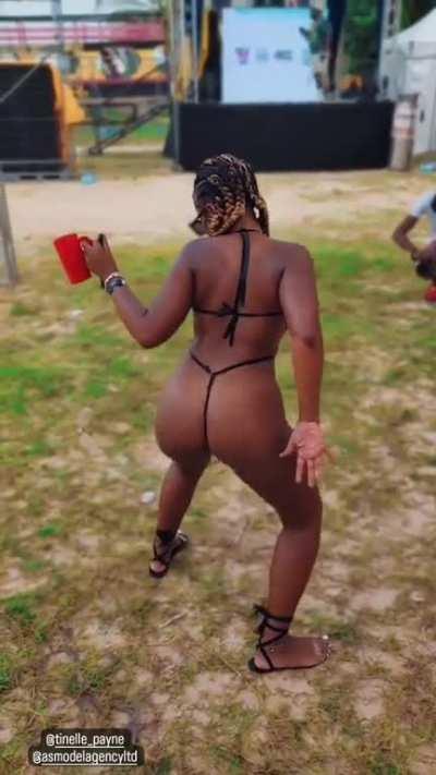 Bussin moves (ð·:@nigelsocrazy_)