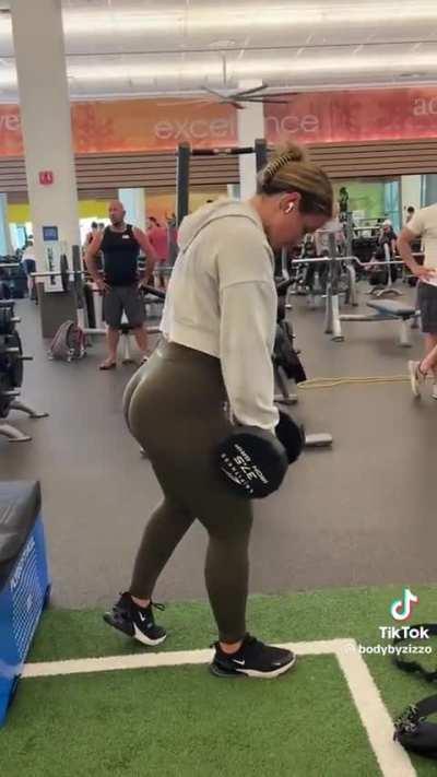 Amanda Zizzo leg day