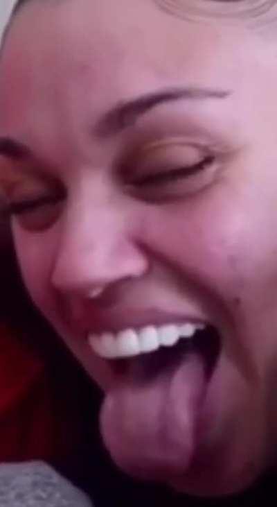 perfect long ass tongue 