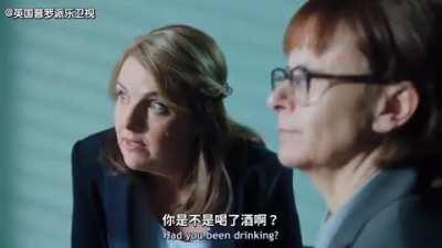 你被抢劫时穿的什么衣服？