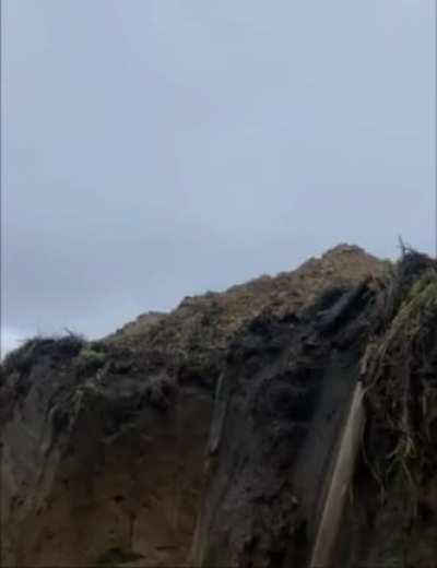 Ukrainian soldier has a close call with incoming artillery