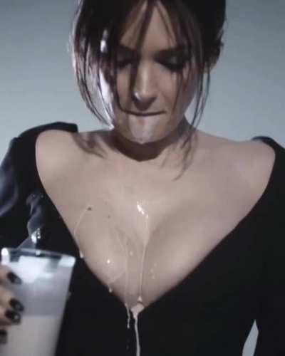 Winona Ryder for Marc Jacobs 🥛⭐️