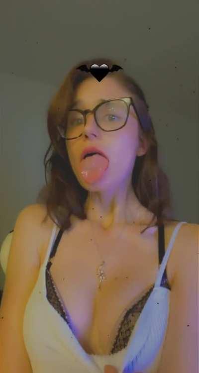 Your nerdy next door neighbor asks you over then sends you this snap... wyd?