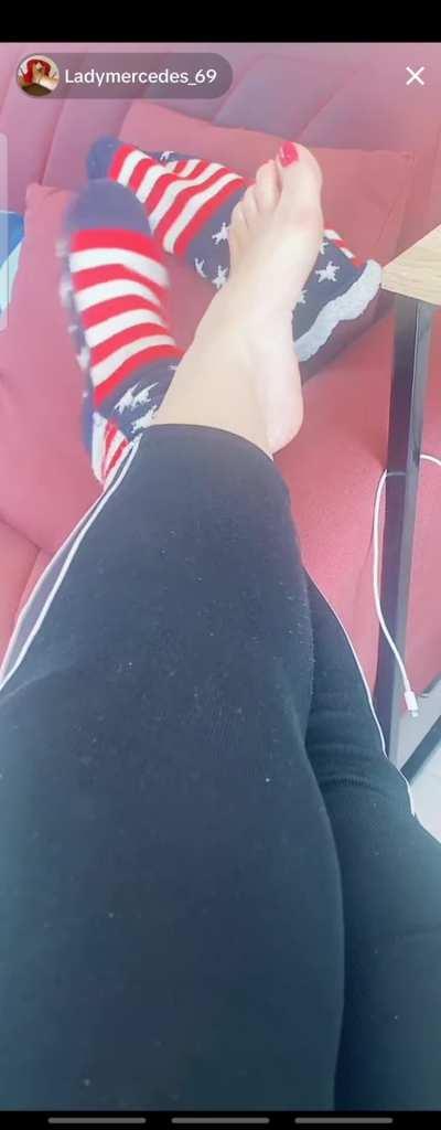 Red toes and sock removal