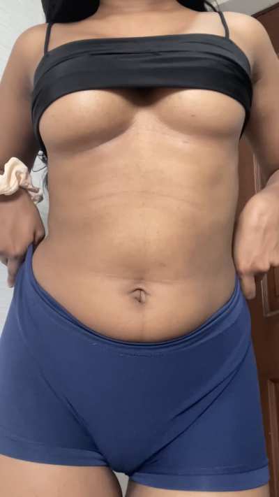 Underboob tease for today