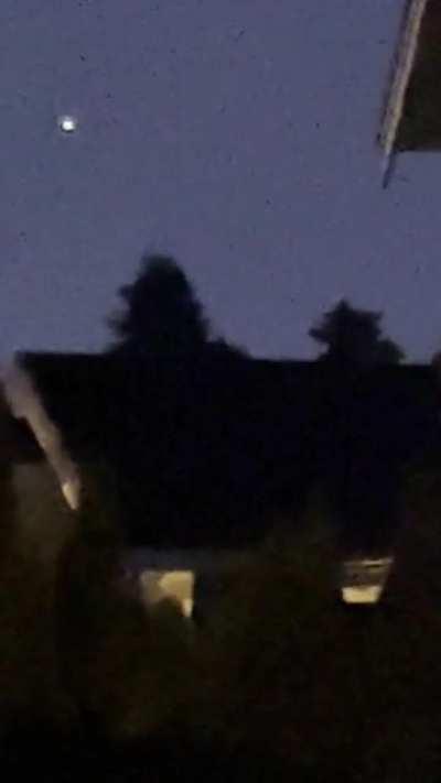 Light orb UFO recorded in Vancouver, British Columbia at 10:40pm on June 18th, 2021. Feel free to offer logical explanations.