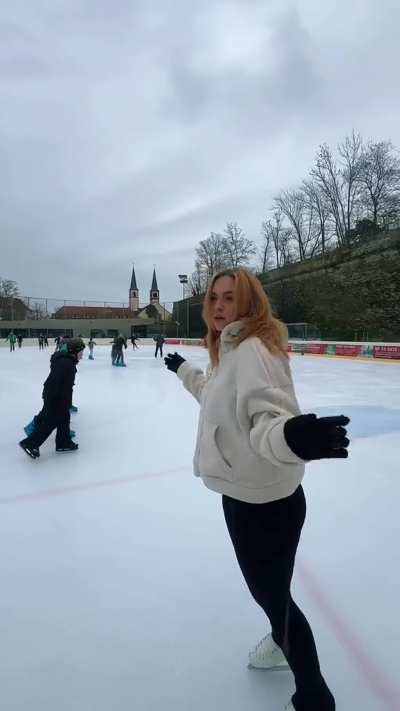 Nika Sofie Schlittschuhlaufen 