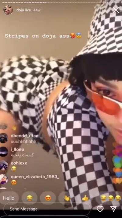 She’s so fucking sexy twerking