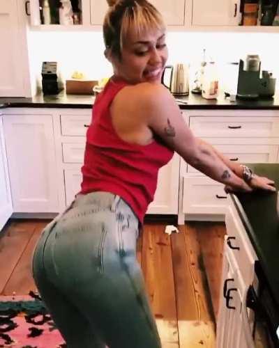 Miley Cyrus would get bent over real fast