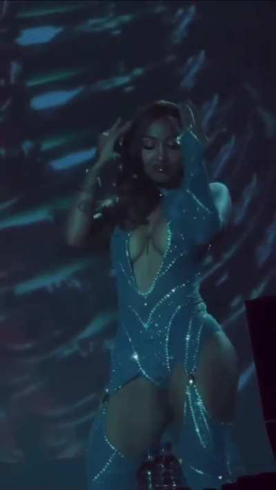 Shenseea on the big screen 😍