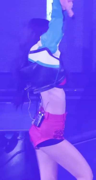 Just imagine the pleasure it would give of your dick is inside of jennie's sexy ass 🤤🤤😋🥶💦 💦