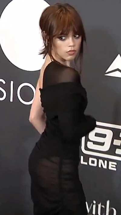 Jenna Ortega - Incredible body in black