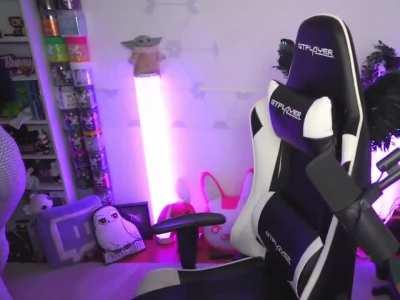 Bunnymon with her fat ass 🍑🤤