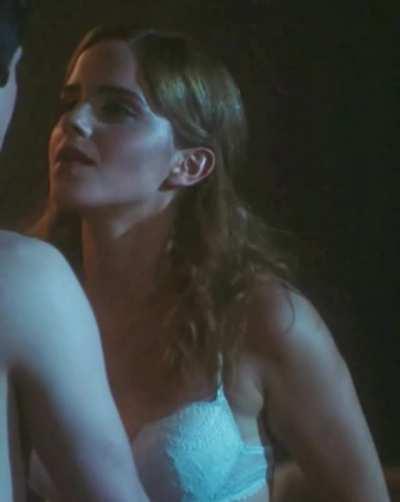 Describe the first kink that comes in mind for a night with Miss Emma Watson (1min Comp. GIF)