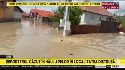 Romanian TV: Reporter found a manhole.