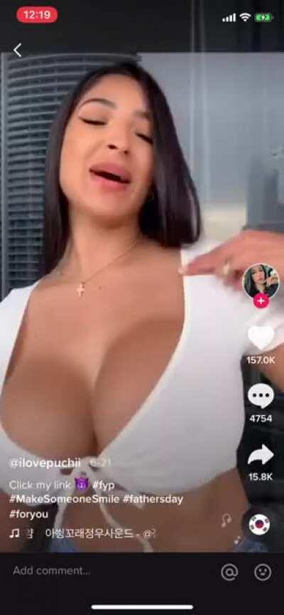 I love busty TikTokThots