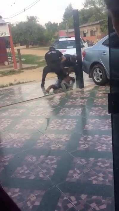 Police arresting a burglar in paraguay
