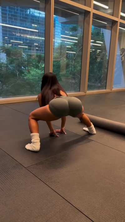 someone who can help me with my workouts is what I need (oc)