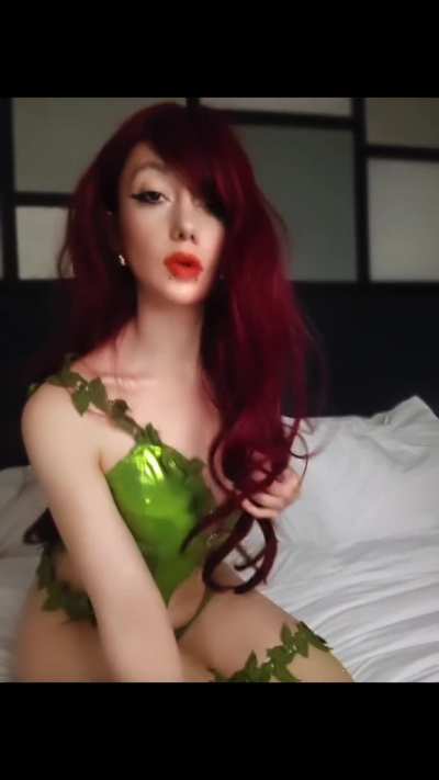 Poison Ivy by Rosiebearbella