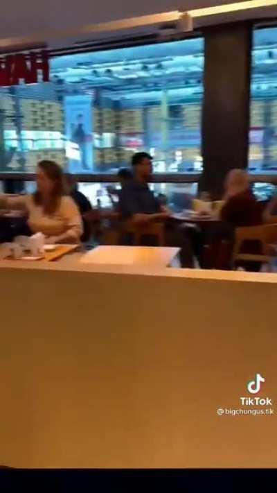 Nada como una buena rolita para amenizar el ambiente familiar.